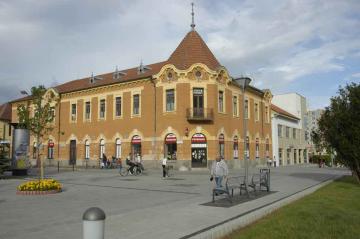 Historická budova na námestí Ľ. Štúra Historická budova na námestí Ľ. Štúra
